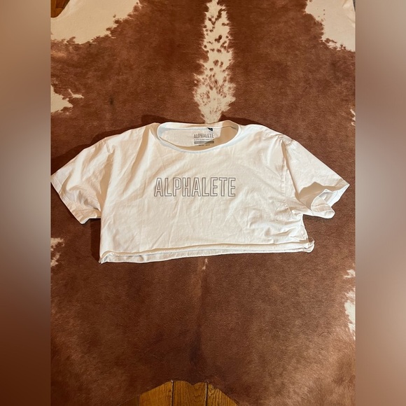 Alphalete cropped tee 
size XL
No flaws - Picture 1 of 4